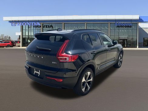 Used 2026 Volvo XC40 B5 Plus AWD/4WD image 4
