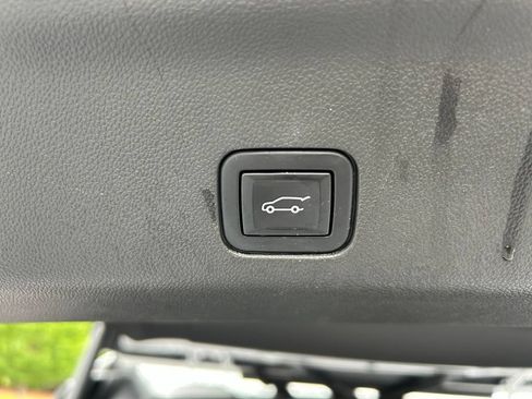 Used 2022 GMC Yukon AT4 AWD/4WD image 46