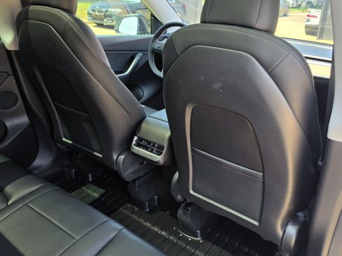 Used 2021 Tesla Model Y Long Range AWD/4WD image 30