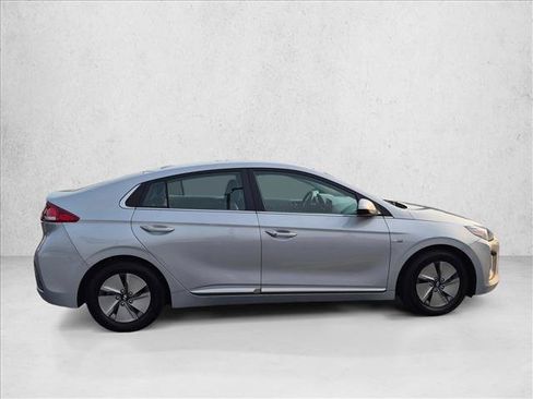 Used 2020 Hyundai Ioniq SE FWD image 4