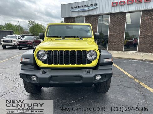Used 2024 Jeep Wrangler Unlimited Sport AWD/4WD image 3