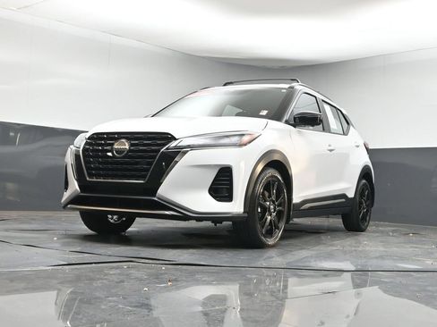 Used 2021 Nissan Kicks SR w/ SR Premium Package image 26