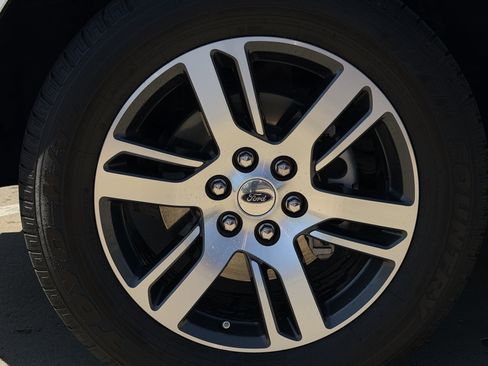 Used 2024 Ford Expedition XLT RWD image 12