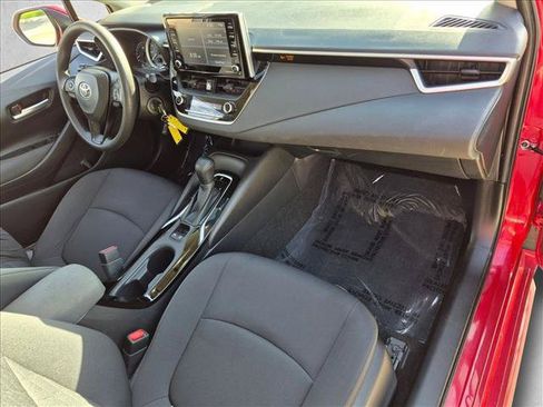 Used 2021 Toyota Corolla LE FWD image 19