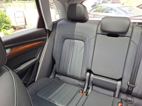 Certified 2023 Audi Q5 2.0T Premium w/ Convenience Package AWD/4WD image 10