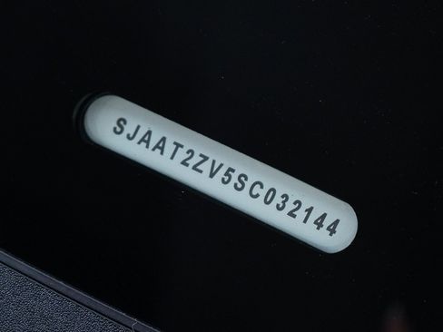 New 2025 Bentley Bentayga V8 image 51