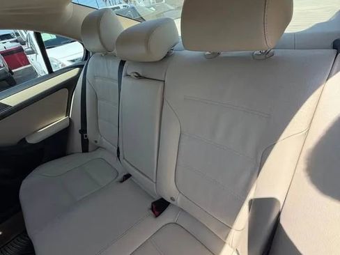 Used 2012 Volkswagen Jetta SE FWD image 7
