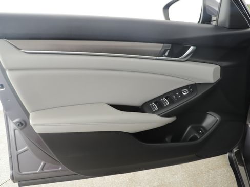 Used 2019 Honda Accord LX image 7