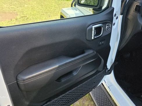 Used 2021 Jeep Gladiator Overland w/ Safety Group AWD/4WD image 21