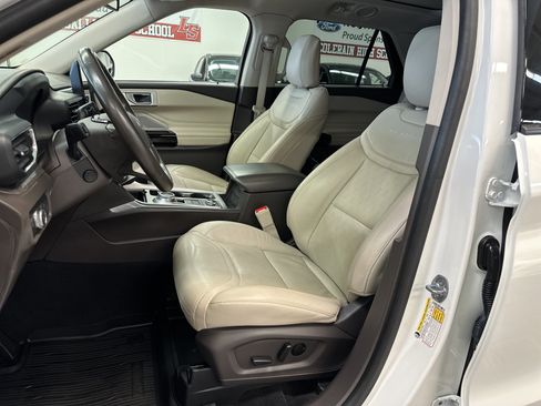 Used 2022 Ford Explorer Platinum w/ Equipment Group 601A image 5