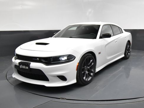Used 2023 Dodge Charger Scat Pack w/ Navigation & Travel Group image 2