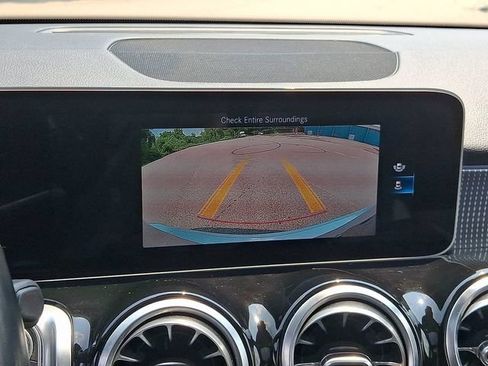 Used 2021 Mercedes-Benz GLB 250 4MATIC image 21