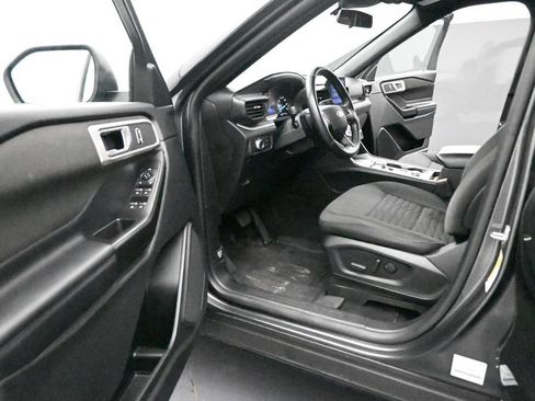 Used 2020 Ford Explorer XLT w/ Comfort Package AWD/4WD image 11
