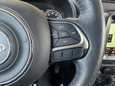 Certified 2022 Jeep Renegade Latitude w/ Convenience Group AWD/4WD image 4