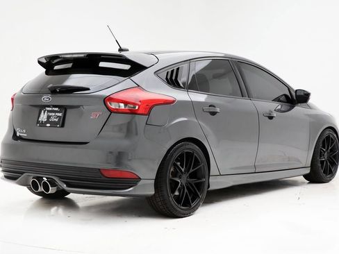 Used 2018 Ford Focus ST w/ Equipment Group 402A FWD image 10