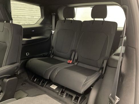 New 2026 Jeep Grand Cherokee L Laredo image 16