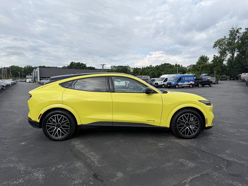 Certified 2025 Ford Mustang Mach-E Premium AWD/4WD image 8