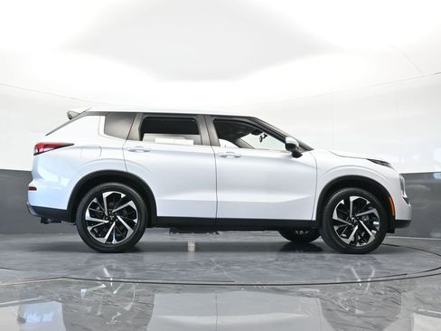 Used 2022 Mitsubishi Outlander ES image 61