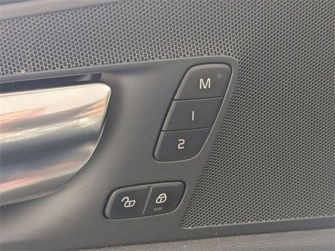 Used 2025 Volvo XC60 B5 Plus image 11