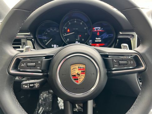 Used 2025 Porsche Macan image 26