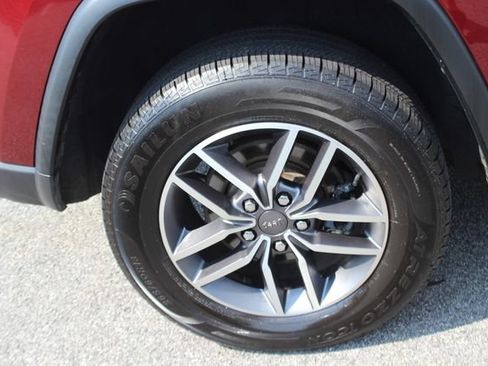 Used 2021 Jeep Grand Cherokee Limited AWD/4WD image 37