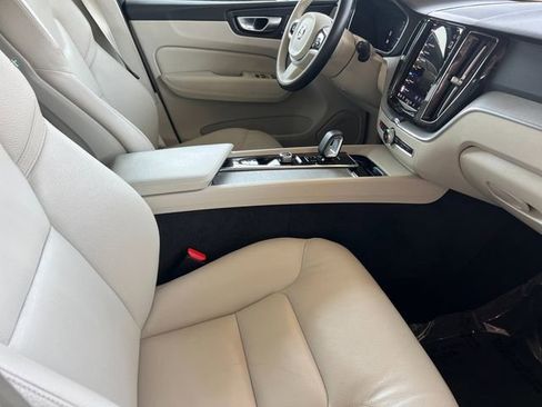 Used 2023 Volvo XC60 B5 Plus image 15