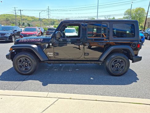 Used 2018 Jeep Wrangler Unlimited Sport AWD/4WD image 4
