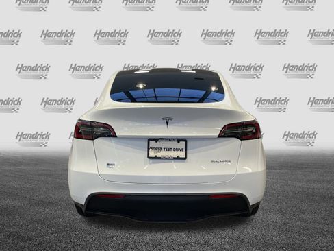 Used 2023 Tesla Model Y AWD image 9