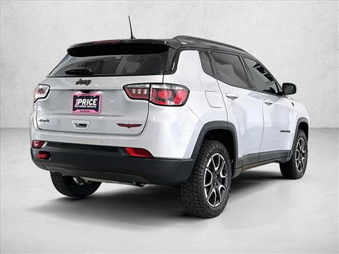 Used 2024 Jeep Compass Trailhawk AWD/4WD image 2