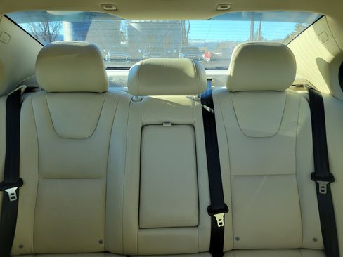 Used 2015 Volvo S60 T5 Platinum image 23