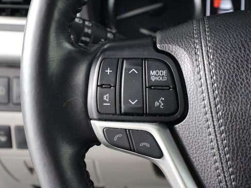 Used 2019 Toyota Highlander XLE AWD/4WD image 10