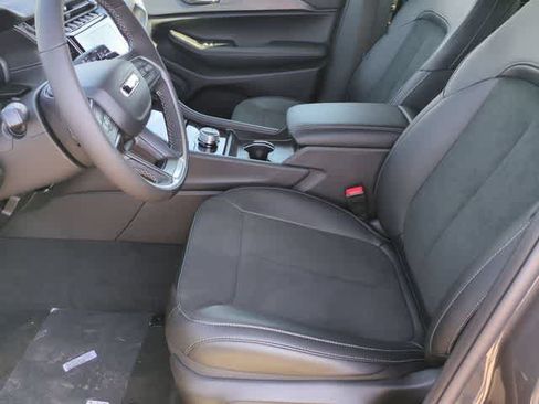 Certified 2025 Jeep Grand Cherokee L Altitude AWD/4WD image 17