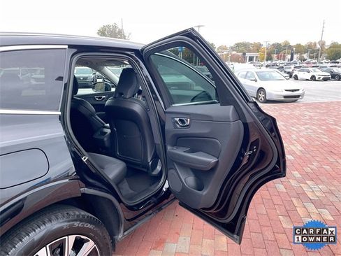 Used 2023 Volvo XC60 B5 Plus image 29