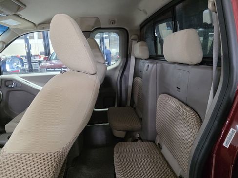 Used 2015 Nissan Frontier SV image 13