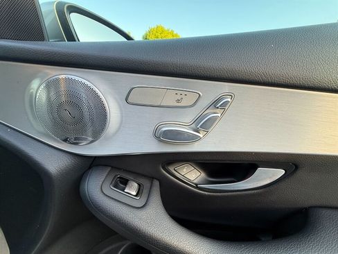 Used 2019 Mercedes-Benz GLC 300 w/ Premium Package image 39