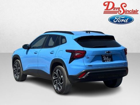 Used 2024 Chevrolet Trax RS w/ Sunroof Package image 9