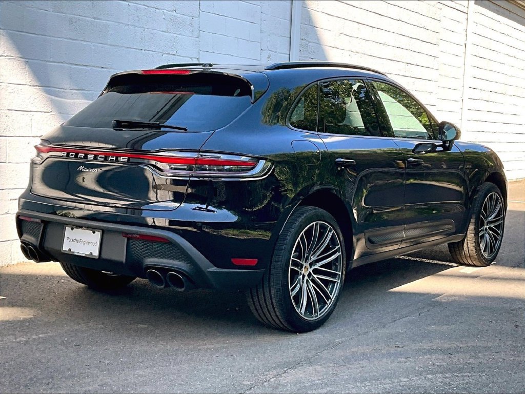 Certified 2026 Porsche Macan AWD/4WD image 17
