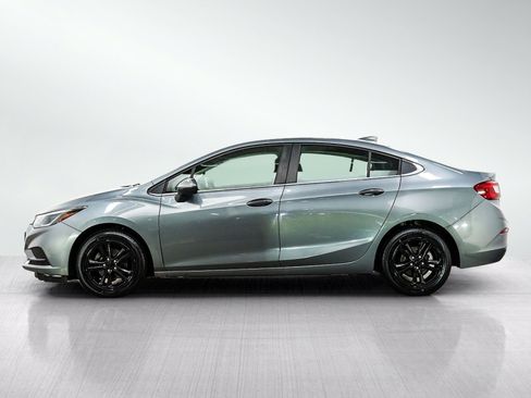 Used 2018 Chevrolet Cruze LT w/ LT Convenience Package FWD image 2