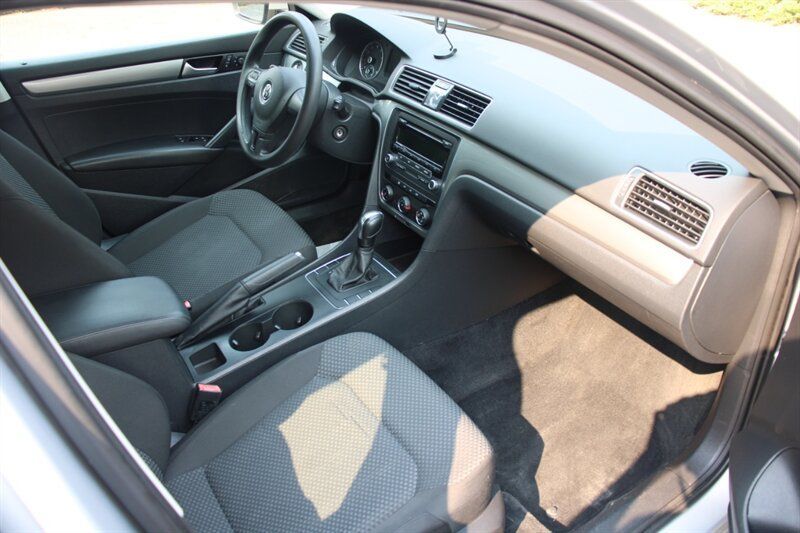 Used 2014 Volkswagen Passat 2.5 S FWD image 13