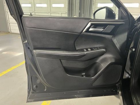 Used 2024 Mitsubishi Outlander SE image 25