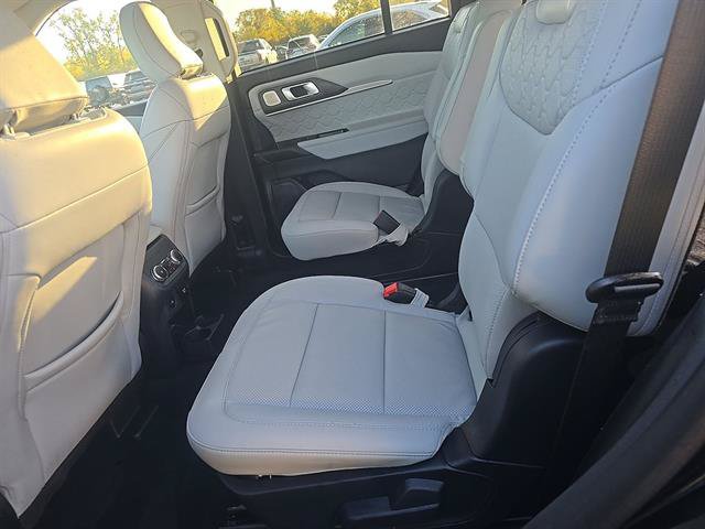 Used 2026 Ford Explorer Platinum w/ LUX Leather Package AWD/4WD image 15