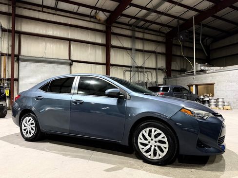 Used 2017 Toyota Corolla LE FWD image 3