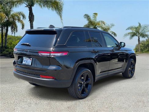 Certified 2022 Jeep Grand Cherokee Altitude AWD/4WD image 4