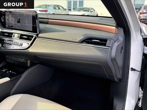 Used 2025 Lexus ES 300h w/ Premium Package image 15