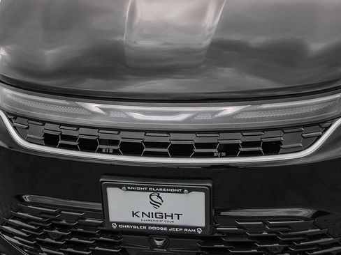 New 2027 Chrysler Pacifica Select FWD image 6