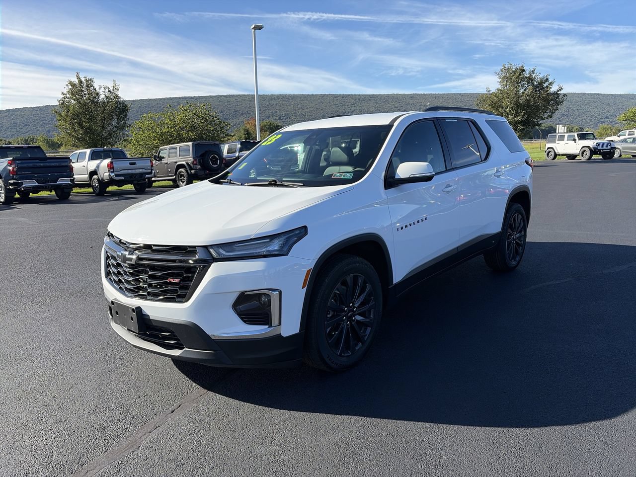 Used 2023 Chevrolet Traverse RS AWD/4WD image 3