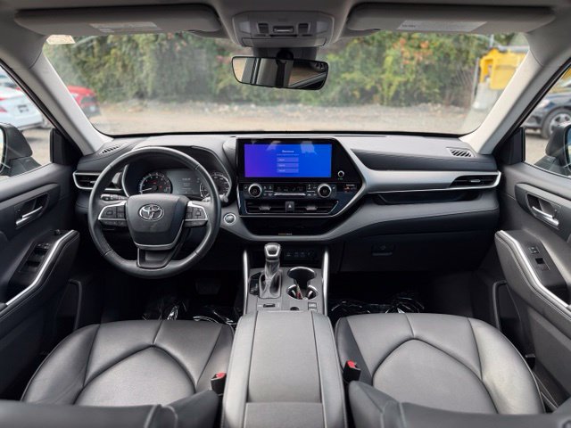 Used 2023 Toyota Highlander XLE AWD/4WD image 20
