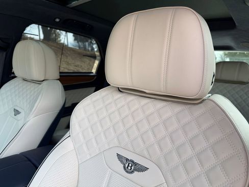 Used 2023 Bentley Bentayga image 31