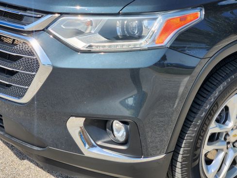 Used 2021 Chevrolet Traverse LT FWD image 27