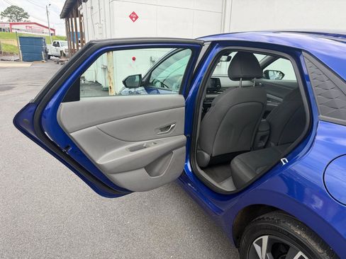 Used 2025 Hyundai Elantra Sport FWD image 12